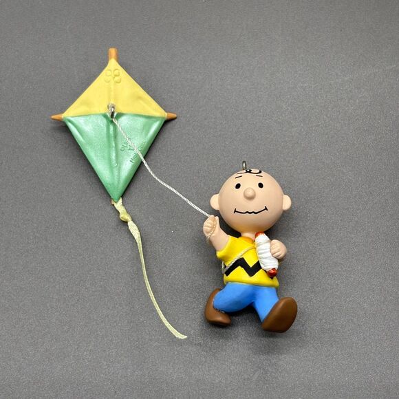 Hallmark Keepsake Ornament 1998 Charlie Brown Going Up Peanuts Kite Flying Xmas - Picture 3 of 8